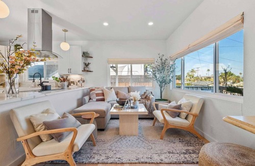 Point Loma Heights House | Bikes, beach gear, private yard + walk to sand — your OB surf & chill escape awaits.