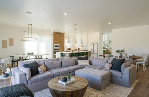 Washington House | Birdie On The 8th | Private Pool/Hot Tub