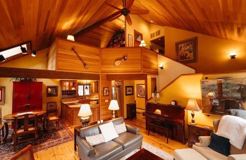 Black Butte Ranch House | Black Butte Mountain Retreat w/Private Sauna