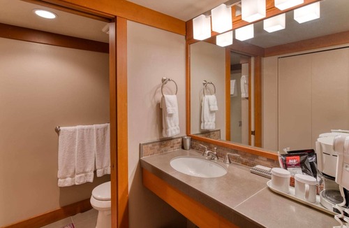 Black Butte Ranch Cabin | Black Butte Ranch Lodge Room 024