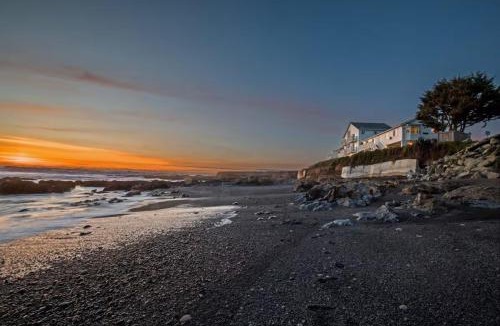 Shelter Cove Hotel | Black Sands Inn