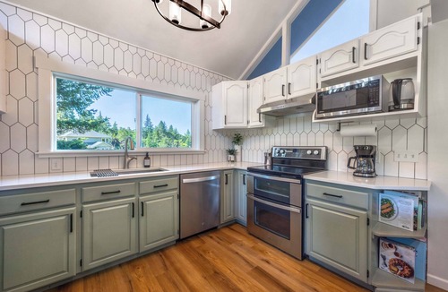 White Salmon House | Blue Eyrie - Adorable Home! Peaceful Orchard Location, Close to White Salmon