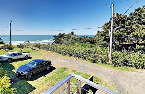 Agate Beach House | Blue Waves Overlook
