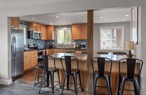 Southwest Bend House | Bluebird Day - Brooks House, Experience comfort in the spacious 3200 sqft, Hot tub, Pet friendly!