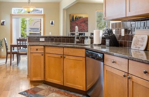 Southwest Bend House | Bluebird Day - Canyon Retreat Southwest Bend, perfect for family getaways.