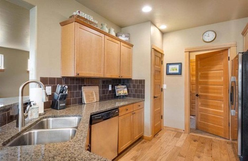Southwest Bend House | Bluebird Day - Canyon Retreat Southwest Bend, perfect for family getaways.