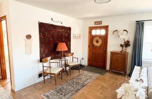 Orchard District House | Bluebird Day - Pilot Butte Pad