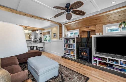 Old Bend House | Bluebird Day - River West: A serene riverfront retreat in Bend, OR, with 3 beds and stunning views.