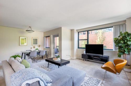 Downtown Portland Apartment | Blueground Old Town rooftop deck nr park PDX-17