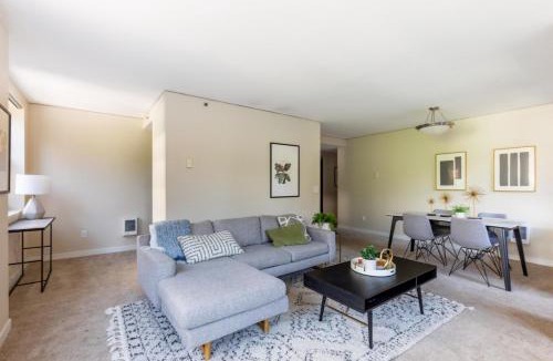 Downtown Portland Apartment | Blueground Old Town rooftop deck nr park PDX-17