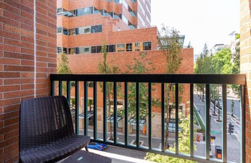 Downtown Portland Apartment | Blueground Old Town rooftop deck nr park PDX-17