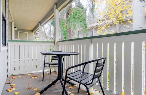 Overlake Apartment | Blueground | Overlake, pool, nr Marymoor Park