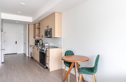 Redmond Apartment | Blueground | Southeast Redmond, pool, nr Marymoor Park