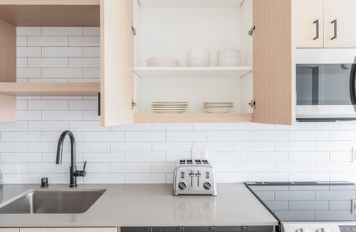 Redmond Apartment | Blueground | Southeast Redmond, pool, nr Marymoor Park