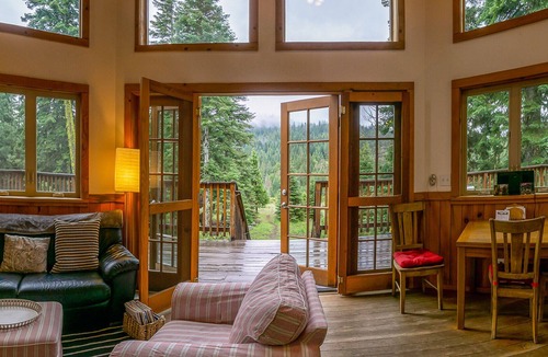 Ashland Cabin | BookStayHop - #2C Mayfield Gardens ~ Green Springs Cabins ~ Jacuzzi Tub ~Views ~