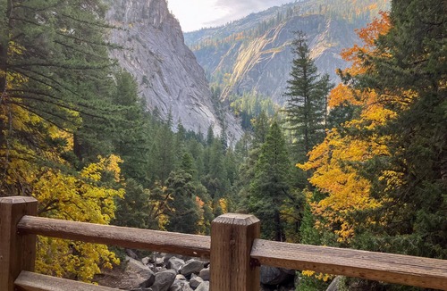 Sugar Pine Cabin | Boom Chalet Yosemite | Private Creekside Retreat