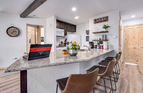 Boulder Bay Condo | Boulder Bay Retreat Steps to Lake + Hot Tub