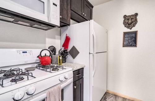 Boulder Bay Condo | Boulder Bay Retreat Steps to Lake + Hot Tub