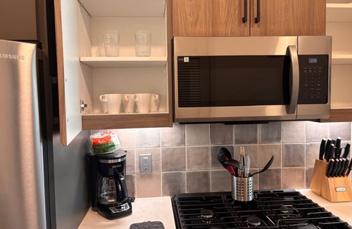 Midway District Apartment | Bowen: Chic 1-BR Apartment w/AC & Gym in Charming Point Loma, San Diego