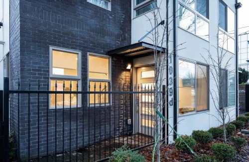 South Park House | Brand New 3B2B Designer Home near SeaTac