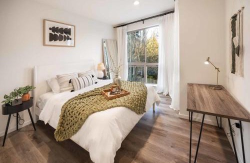 South Park House | Brand New 3B2B Designer Home near SeaTac