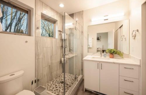 South Park House | Brand New 3B2B Designer Home near SeaTac