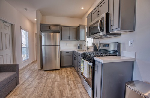 Ehrenberg RV Rental | Brand New Cabin along the Colorado River!