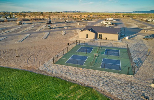 Ehrenberg RV Rental | Brand New Cabin along the Colorado River!