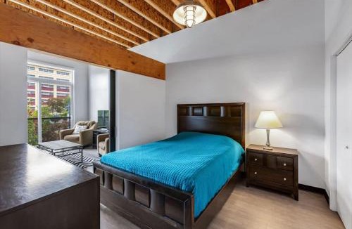Bremerton House | Brand New Condo Steps from Bremerton Ferry