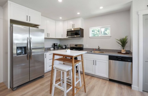 Junction City House | Brand-New Guesthouse in a Private Setting