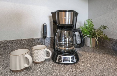 Junction City House | Brand-New Guesthouse in a Private Setting