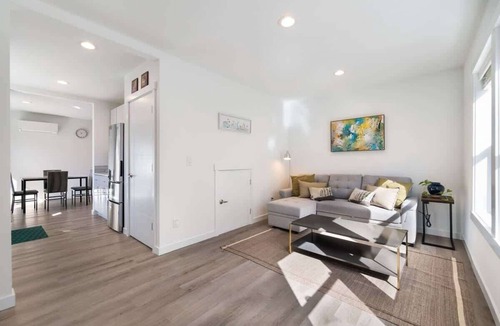 Greenwood House | Brand New Home | 10min to Green Lake