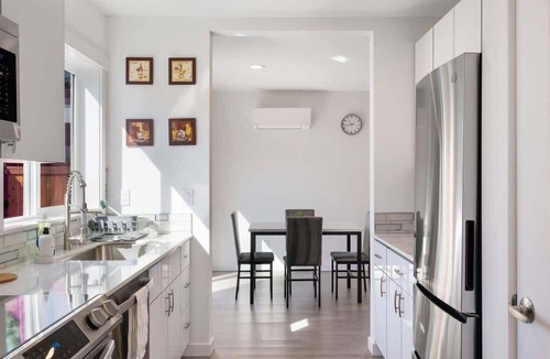Greenwood House | Brand New Home | 10min to Green Lake