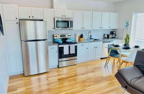 Downtown Reno Apartment | Brand New Studio FAST WIFI @Midtown/DTWN Sleeps 4