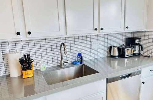 Downtown Reno Apartment | Brand New Studio FAST WIFI @Midtown/DTWN Sleeps 4