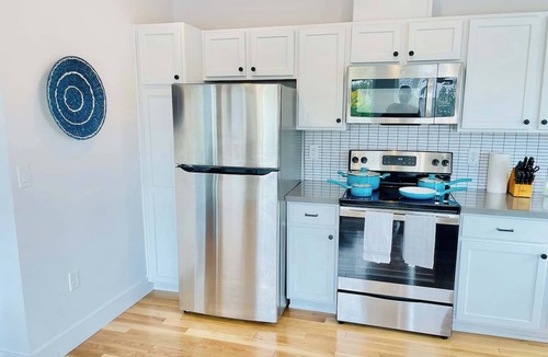 Downtown Reno Apartment | Brand New Studio FAST WIFI @Midtown/DTWN Sleeps 4
