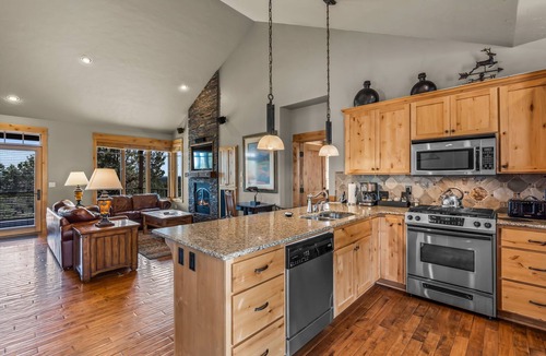 Powell Butte Cabin | Brasada Ranch | 2 King Suites | Beautiful Views