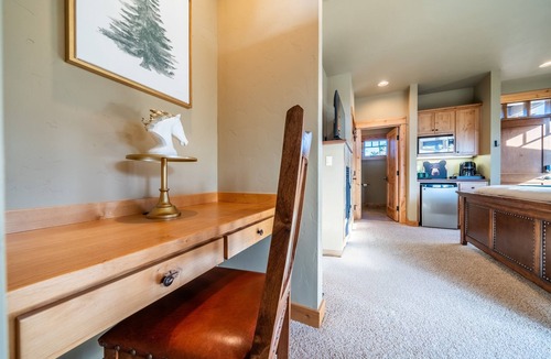 Powell Butte Cabin | Brasada Ranch Cabin 15 | 2 King Suites | Hot Tub
