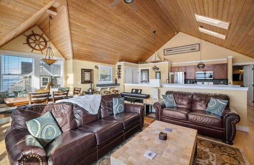 Lincoln Beach House | Breathtaking Ocean Front Views, Hot Tub, Fireplace, Deck, Steps from Sandy Beach, Pet Friendly