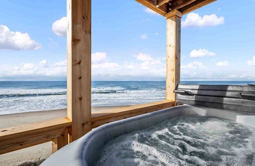 Lincoln Beach House | Breathtaking Ocean Front Views, Hot Tub, Fireplace, Deck, Steps from Sandy Beach, Pet Friendly
