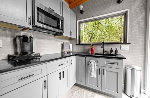 Littlerock Cabin | Breathtaking Tiny House with Jacuzzi and Outdoor Shower in Washington
