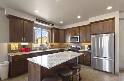 Moab South Valley House | Breccia House, plenty of parking! Sleeps 15