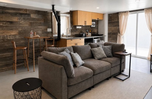 Bremerton House | Bremerton Suite/5-Min Walk to PSNS/1,200 Sq Ft/Min 30 Days/Pet Friendly!