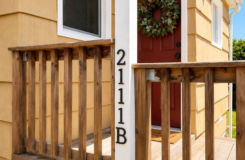 Bremerton House | Bremerton Suite/5-Min Walk to PSNS/1,200 Sq Ft/Min 30 Days/Pet Friendly!