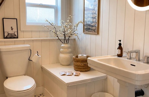 Bremerton House | Bremerton Suite/5-Min Walk to PSNS/1,200 Sq Ft/Min 30 Days/Pet Friendly!