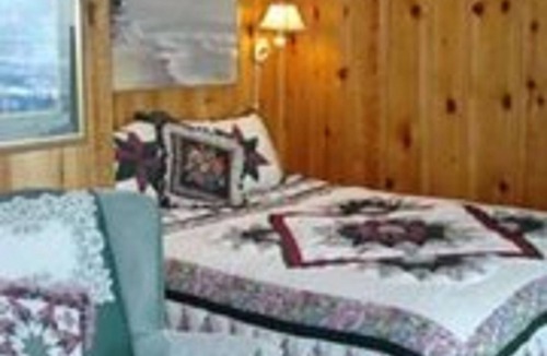 Lincoln City Bed & Breakfast | Breyhouse B&B Inn
