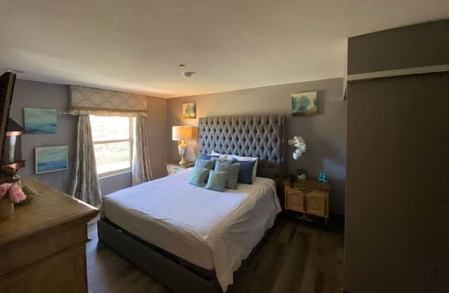 Mount Charleston Hotel | Bridal Suite | All-Season Mountain Retreat with Free Parking & Entertainment