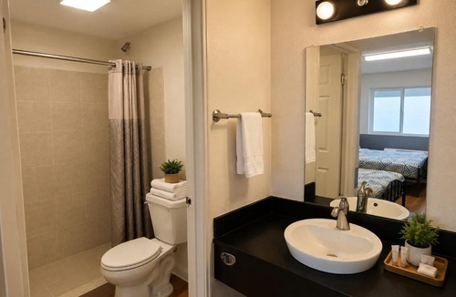 Raisin Hotel | Bridgeview Hotel