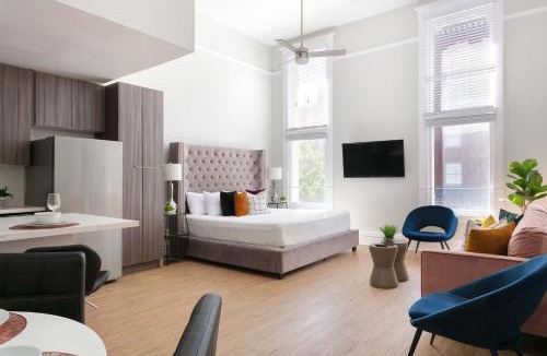 Gaslamp Quarter House | Bright 2BR Loft Sleeps 7 with Full Kitchen and Fast WiFi