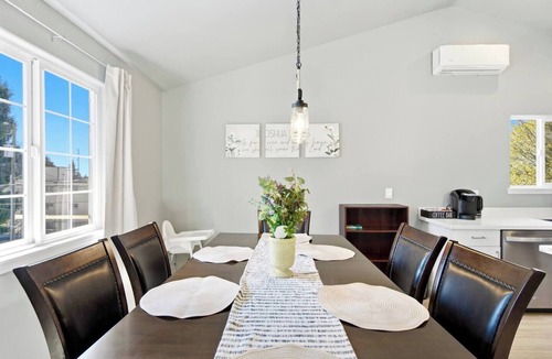Maple Leaf House | Bright 3BR/2BA Retreat Near UW & Northgate Station